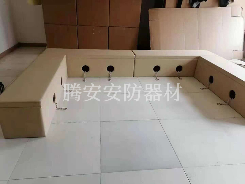 審訊椅廠家的犯人椅都分為幾種，使用過程中都有什么注意的地方？